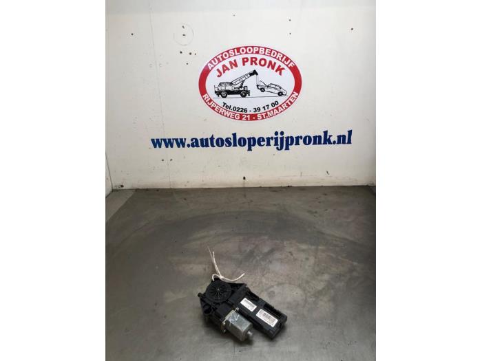 Usados Motor de ventanilla de puerta Renault Grand Scénic III (JZ) 1.4 16V TCe 130 Precio € 25,00 Norma de margen ofrecido por Autosloopbedrijf Jan Pronk B.V.
