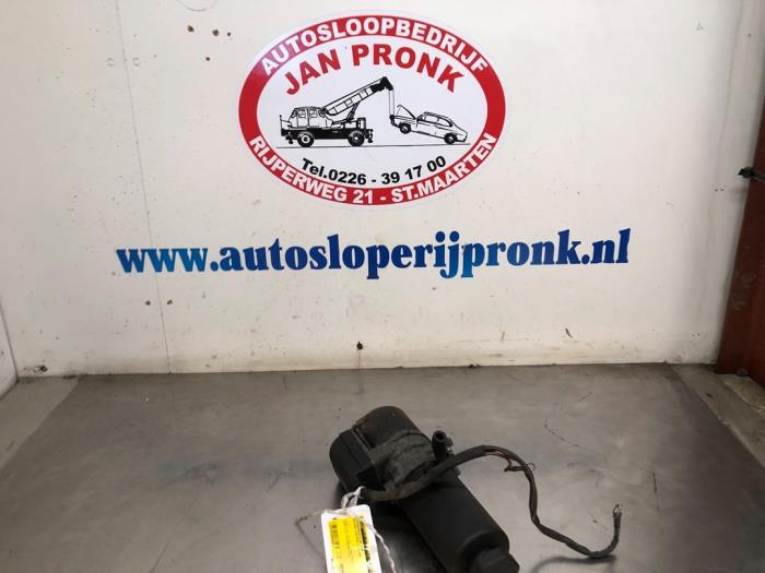 Usagé Pompe de direction Mercedes A (W168) 1.6 A-160 Prix € 75,00 Règlement à la marge proposé par Autosloopbedrijf Jan Pronk B.V.