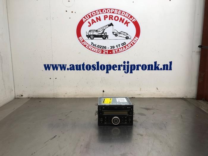 Używane Radioodtwarzacz CD Nissan Qashqai (J10) 1.6 16V Cena € 75,00 Procedura marży oferowane przez Autosloopbedrijf Jan Pronk B.V.