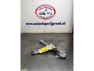Usagé Mécanique vitre 4portes avant gauche Peugeot 5008 I (0A/0E) 1.6 VTI 16V Prix € 50,00 Règlement à la marge proposé par Autosloopbedrijf Jan Pronk B.V.