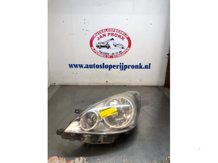 Gebrauchte Scheinwerfer links Nissan Note (E11) 1.4 16V Preis € 50,00 Margenregelung angeboten von Autosloopbedrijf Jan Pronk B.V.