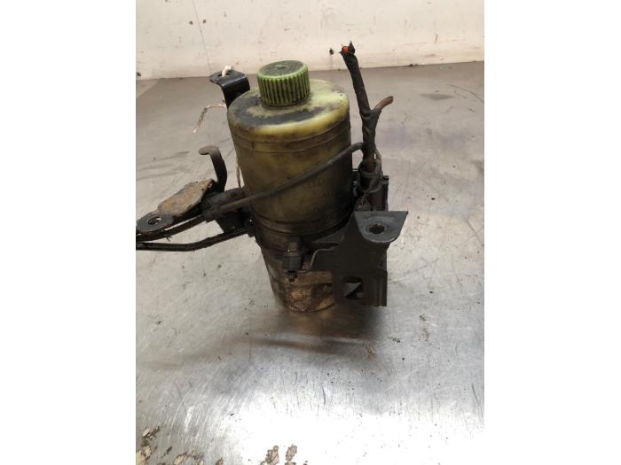 Pompe de direction d'un Seat Ibiza III (6L1) 1.4 16V 85 2006