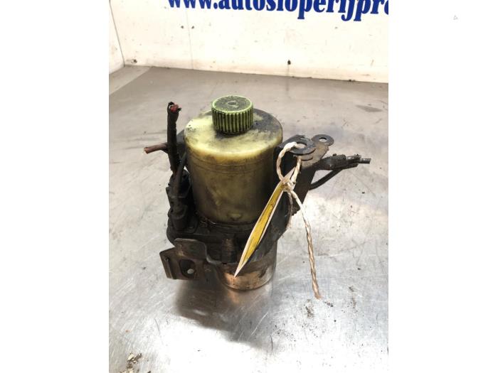 Pompe de direction d'un Seat Ibiza III (6L1) 1.4 16V 85 2006