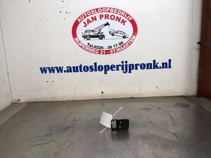 Usados Interruptor ESP Kia Picanto (TA) 1.0 12V Precio € 20,00 Norma de margen ofrecido por Autosloopbedrijf Jan Pronk B.V.