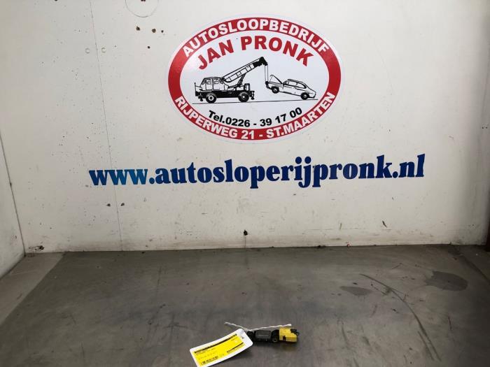 Begagnade Airbagsensor Volkswagen Touareg (7LA/7L6) 5.0 TDI V10 Pris € 25,00 Marginaltabell erbjuds av Autosloopbedrijf Jan Pronk B.V.
