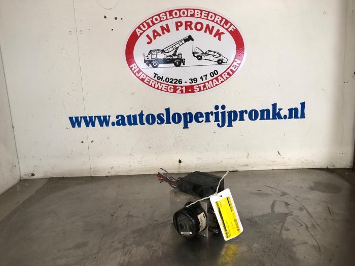 Usagé Pompe ABS Ford Focus 1 ST 2.0 16V ST170 Prix € 250,00 Règlement à la marge proposé par Autosloopbedrijf Jan Pronk B.V.