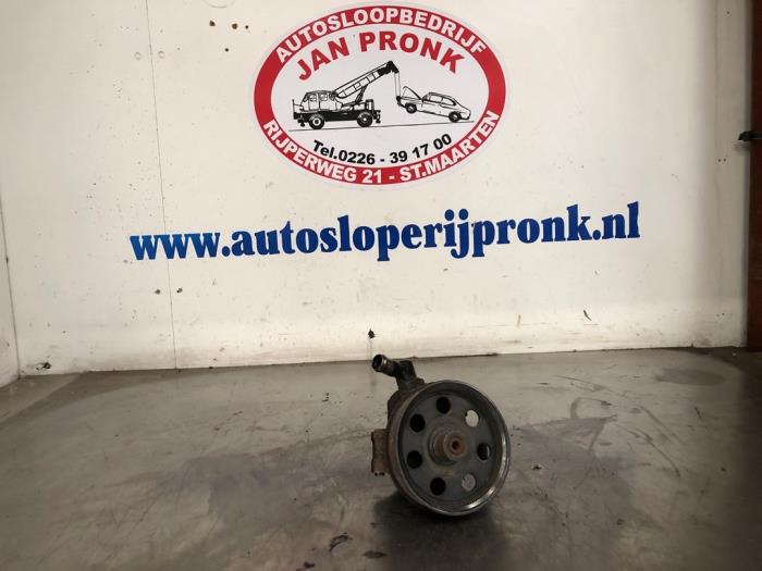 Usagé Pompe de direction Ford Focus 1 ST 2.0 16V ST170 Prix € 75,00 Règlement à la marge proposé par Autosloopbedrijf Jan Pronk B.V.