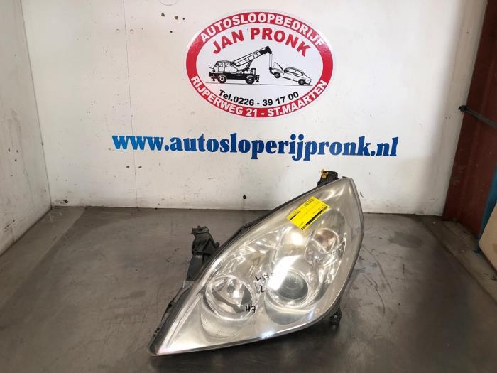 Używane Reflektor lewy Opel Vectra C GTS 2.2 DIG 16V Cena € 200,00 Procedura marży oferowane przez Autosloopbedrijf Jan Pronk B.V.