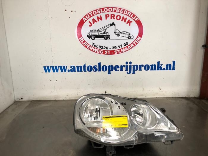 Używane Reflektor prawy Volkswagen Polo IV (9N1/2/3) 1.4 TDI 70 Cena € 40,00 Procedura marży oferowane przez Autosloopbedrijf Jan Pronk B.V.