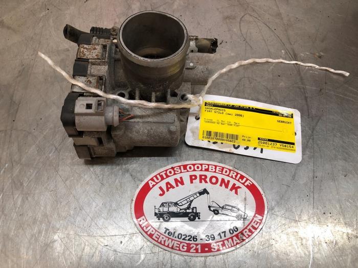Usagé Boitier papillon Fiat Stilo MW (192C) 1.6 16V Prix € 40,00 Règlement à la marge proposé par Autosloopbedrijf Jan Pronk B.V.