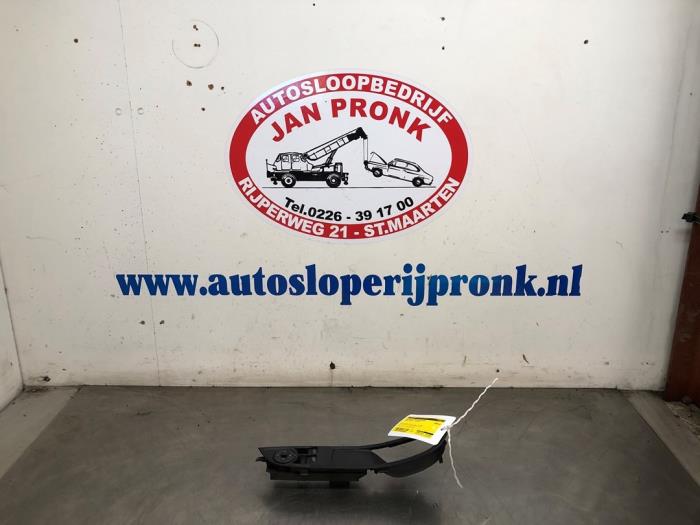 Usados Interruptor de ventanilla eléctrica Ford Focus 3 Wagon 1.6 TDCi ECOnetic Precio € 40,00 Norma de margen ofrecido por Autosloopbedrijf Jan Pronk B.V.