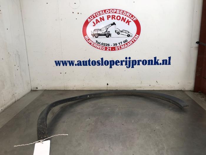 Begagnade Dekorstripe Nissan Qashqai (J10) 1.6 16V Pris € 20,00 Marginaltabell erbjuds av Autosloopbedrijf Jan Pronk B.V.