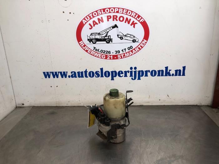 Usagé Pompe direction assistée Skoda Fabia II (5J) 1.2i Prix € 50,00 Règlement à la marge proposé par Autosloopbedrijf Jan Pronk B.V.