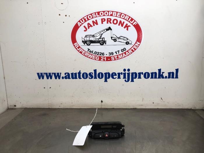 Begagnade Innerdisplay Hyundai iX20 (JC) 1.4i 16V Pris € 30,00 Marginaltabell erbjuds av Autosloopbedrijf Jan Pronk B.V.