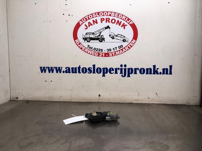 Usados Motor de ventanilla de puerta Hyundai iX20 (JC) 1.4i 16V Precio € 35,00 Norma de margen ofrecido por Autosloopbedrijf Jan Pronk B.V.