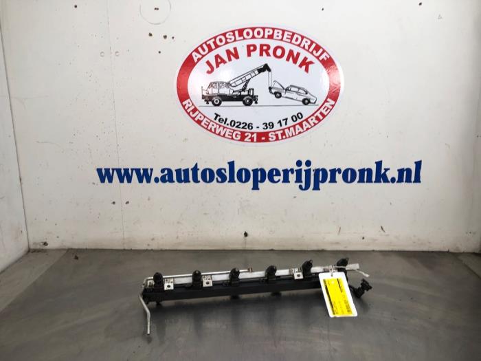 Usagé Système d'injection BMW 5 serie (E60) 520i 24V Prix € 50,00 Règlement à la marge proposé par Autosloopbedrijf Jan Pronk B.V.