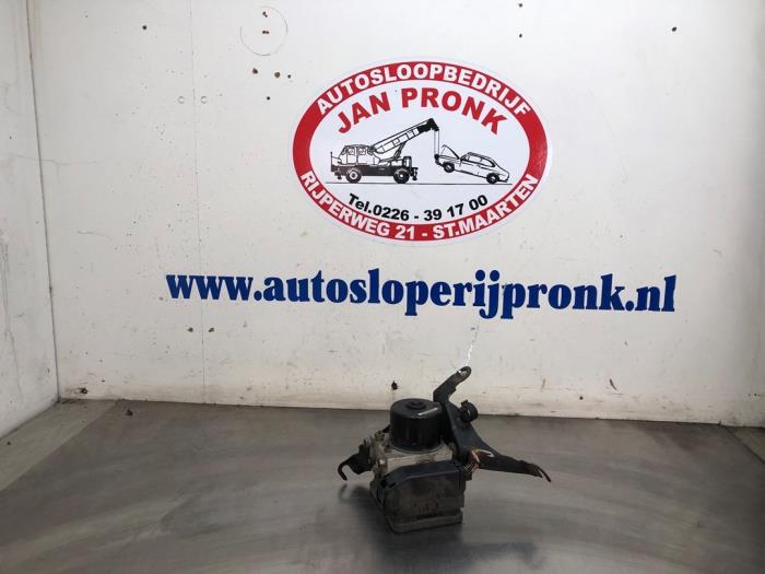 Używane Pompa ABS Ford Fiesta 5 ST 2.0 16V ST150 Cena € 125,00 Procedura marży oferowane przez Autosloopbedrijf Jan Pronk B.V.