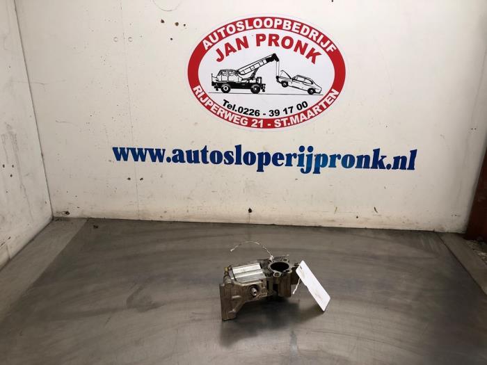 Usagé Pompe haute pression Ford Mondeo III Wagon 1.8 16V SCI Prix € 300,00 Règlement à la marge proposé par Autosloopbedrijf Jan Pronk B.V.