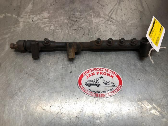 Usagé Système d'injection Toyota Land Cruiser (J12) 3.0 D-4D 16V Prix € 75,00 Règlement à la marge proposé par Autosloopbedrijf Jan Pronk B.V.