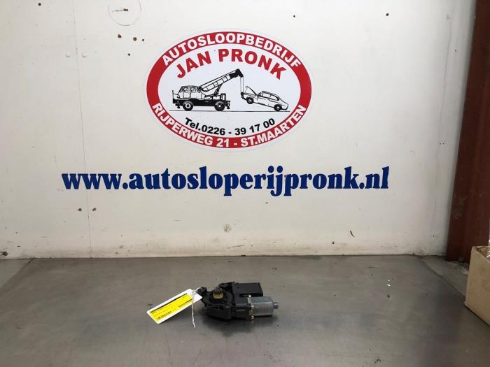 Usados Motor de ventanilla de puerta Renault Megane III Berline (BZ) 1.2 16V TCE 115 Precio € 25,00 Norma de margen ofrecido por Autosloopbedrijf Jan Pronk B.V.