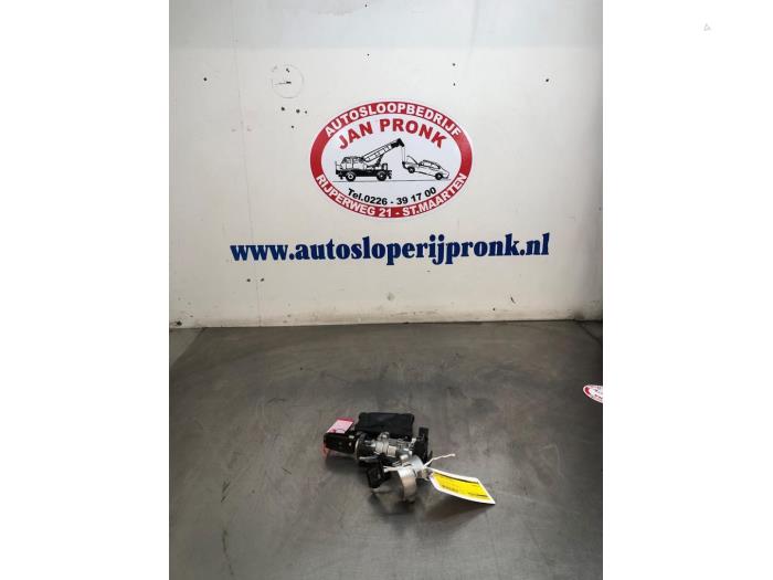 Używane Stacyjka + Kluczyk Opel Corsa E 1.4 16V Cena € 50,00 Procedura marży oferowane przez Autosloopbedrijf Jan Pronk B.V.