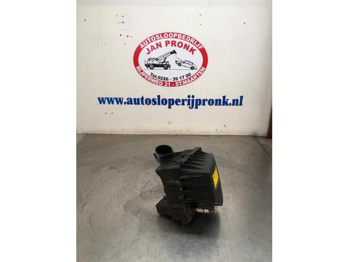 Begagnade Luftfilterhus Opel Corsa E 1.4 16V Pris € 40,00 Marginaltabell erbjuds av Autosloopbedrijf Jan Pronk B.V.