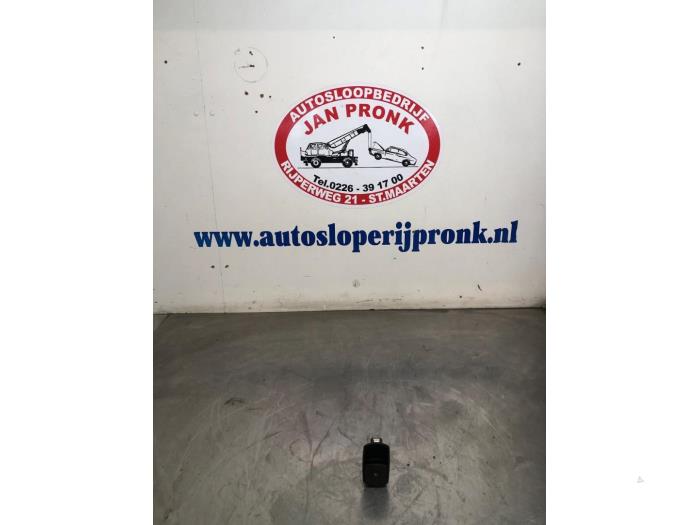 Usados Interruptor de ventanilla eléctrica Opel Corsa E 1.4 16V Precio € 5,00 Norma de margen ofrecido por Autosloopbedrijf Jan Pronk B.V.