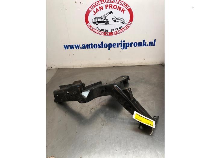 Begagnade Framdelsstöd Opel Corsa E 1.4 16V Pris € 40,00 Marginaltabell erbjuds av Autosloopbedrijf Jan Pronk B.V.