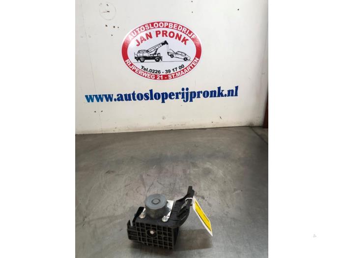 Begagnade ABS-pump Opel Corsa E 1.4 16V Pris € 50,00 Marginaltabell erbjuds av Autosloopbedrijf Jan Pronk B.V.
