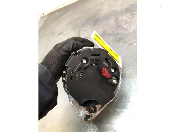 Dynamo van een Renault Twingo (C06) 1.2 16V 2002