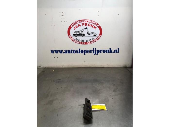 Usados Interruptor de ventanilla eléctrica Audi A2 (8Z0) 1.4 16V Precio € 20,00 Norma de margen ofrecido por Autosloopbedrijf Jan Pronk B.V.