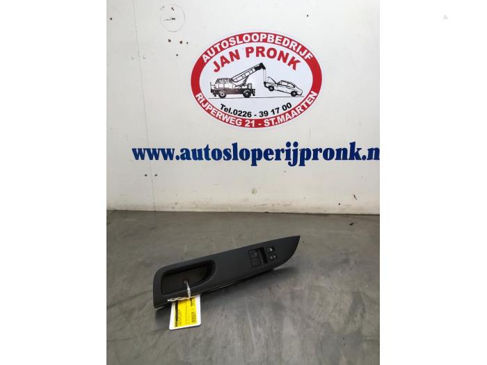 Usados Interruptor de ventanilla eléctrica Nissan Micra (K13) 1.2 12V Precio € 25,00 Norma de margen ofrecido por Autosloopbedrijf Jan Pronk B.V.