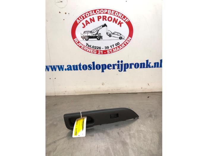 Usados Interruptor de ventanilla eléctrica Nissan Micra (K13) 1.2 12V Precio € 10,00 Norma de margen ofrecido por Autosloopbedrijf Jan Pronk B.V.