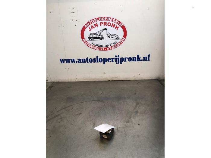 Begagnade Elspegelmodul Kia Sorento I (JC) 2.5 CRDi 16V VGT Pris € 20,00 Marginaltabell erbjuds av Autosloopbedrijf Jan Pronk B.V.