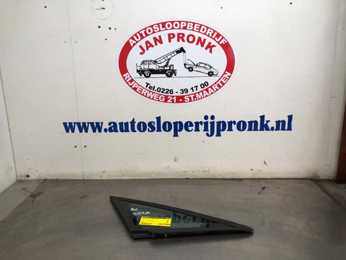 Usados Ventanilla triangular derecha delante Ford C-Max (DXA) 1.0 Ti-VCT EcoBoost 12V 125 Precio € 50,00 Norma de margen ofrecido por Autosloopbedrijf Jan Pronk B.V.