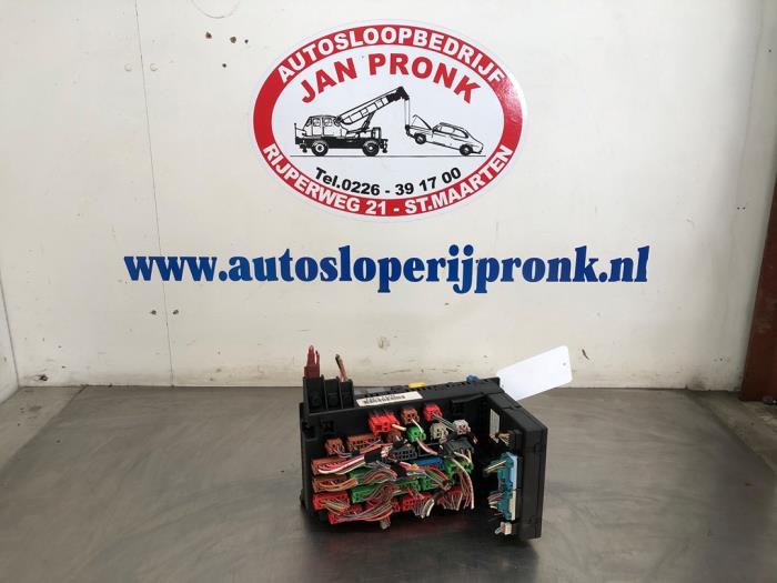 Begagnade Säkringsbox Mercedes ML I (163) 430 4.3 V8 24V Autom. Pris € 75,00 Marginaltabell erbjuds av Autosloopbedrijf Jan Pronk B.V.