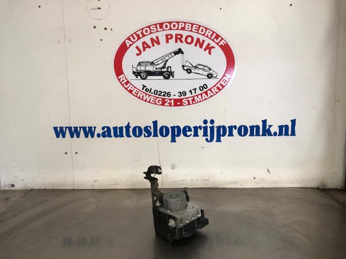 Begagnade ABS-pump Renault Clio IV (5R) 0.9 Energy TCE 90 12V Pris € 40,00 Marginaltabell erbjuds av Autosloopbedrijf Jan Pronk B.V.