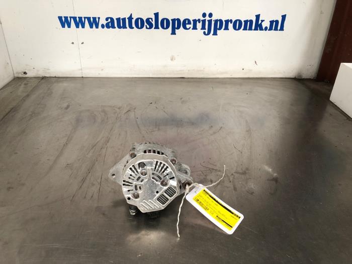 Gebrauchte Dynamo Toyota Yaris (P1) 1.3 16V VVT-i Preis € 75,00 Margenregelung angeboten von Autosloopbedrijf Jan Pronk B.V.