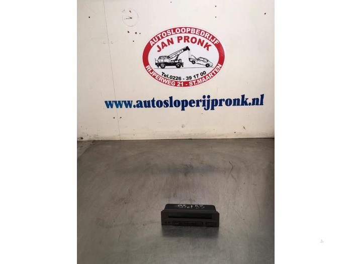 Begagnade Innerdisplay Saab 9-5 Estate (YS3E) 2.3t 16V Pris € 40,00 Marginaltabell erbjuds av Autosloopbedrijf Jan Pronk B.V.