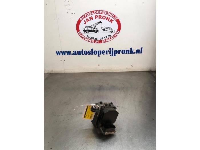 Używane Pompa ABS BMW 5 serie (E39) 523i 24V Cena € 150,00 Procedura marży oferowane przez Autosloopbedrijf Jan Pronk B.V.