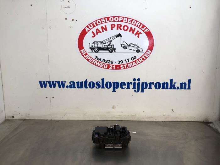Begagnade Säkringsbox Suzuki Celerio (LF) 1.0 12V Dualjet Pris € 25,00 Marginaltabell erbjuds av Autosloopbedrijf Jan Pronk B.V.
