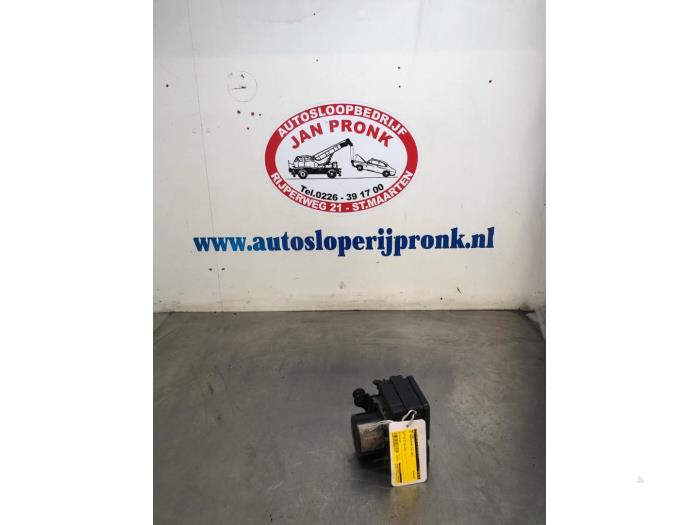 Usagé Pompe ABS Volkswagen Transporter T5 2.5 TDi Prix € 400,00 Règlement à la marge proposé par Autosloopbedrijf Jan Pronk B.V.