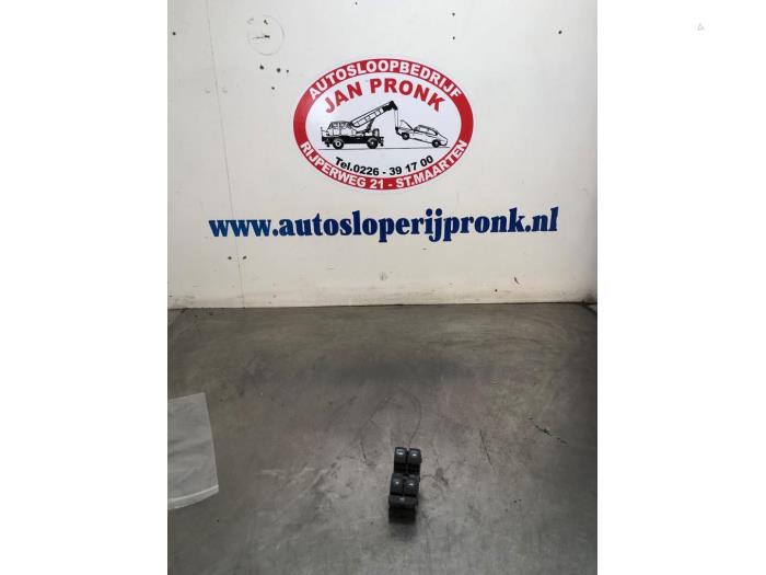 Usados Interruptor de ventanilla eléctrica Seat Leon (5FB) 1.6 TDI Ecomotive 16V Precio € 15,00 Norma de margen ofrecido por Autosloopbedrijf Jan Pronk B.V.