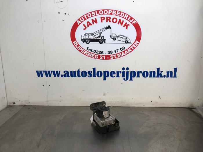 Usagé Pompe ABS Toyota Yaris II (P9) 1.0 12V VVT-i Prix € 50,00 Règlement à la marge proposé par Autosloopbedrijf Jan Pronk B.V.