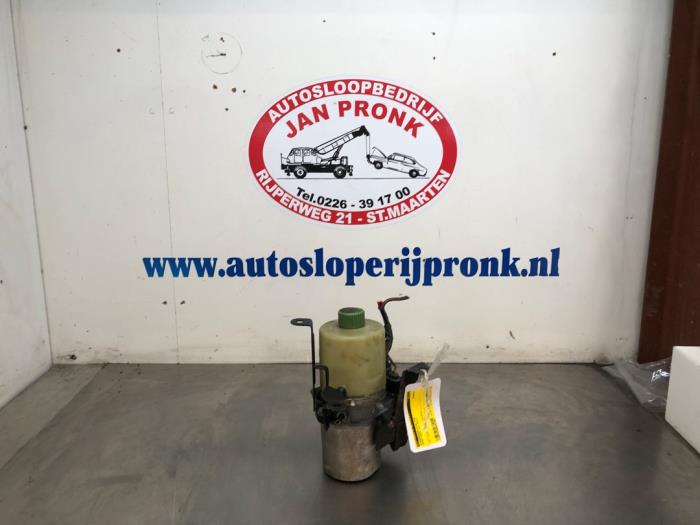 Usagé Pompe de direction Skoda Fabia II Combi 1.2 TDI 12V Greenline Prix € 30,00 Règlement à la marge proposé par Autosloopbedrijf Jan Pronk B.V.