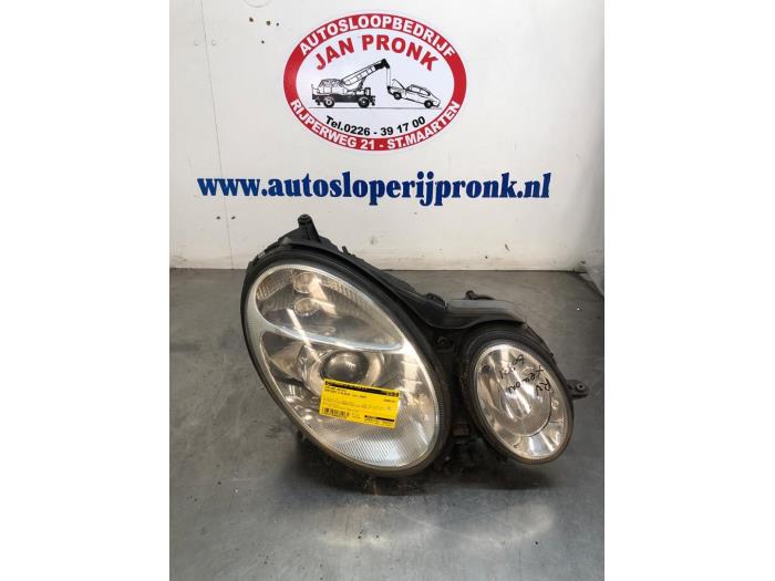 Gebrauchte Scheinwerfer rechts Mercedes E Combi (S211) 1.8 E-200 K 16V Preis € 125,00 Margenregelung angeboten von Autosloopbedrijf Jan Pronk B.V.