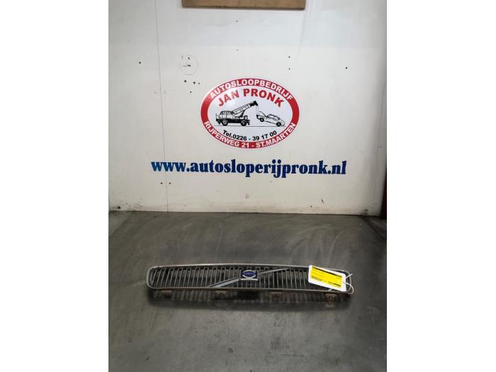 Begagnade Grill Volvo V50 (MW) 1.8 16V Pris € 25,00 Marginaltabell erbjuds av Autosloopbedrijf Jan Pronk B.V.