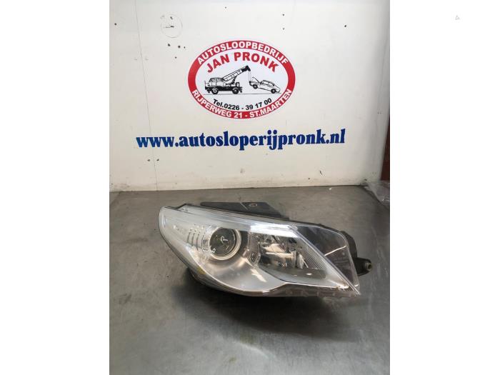 Używane Reflektor prawy Volkswagen Passat CC (357) 1.8 TSI 16V Cena € 300,00 Procedura marży oferowane przez Autosloopbedrijf Jan Pronk B.V.