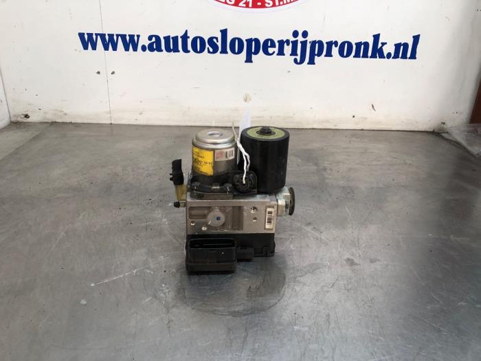 Used ABS pump Lexus GS (..S19) 450h 3.5 V6 24V Price € 300,00 Margin scheme offered by Autosloopbedrijf Jan Pronk B.V.