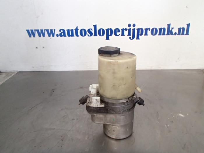 Usagé Pompe de direction Opel Vectra C Caravan 2.2 DTI 16V Prix € 150,00 Règlement à la marge proposé par Autosloopbedrijf Jan Pronk B.V.